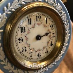 Antique Wedgwood Bleu Jasperware Porcelaine Petite Table Grand-mère Horloge