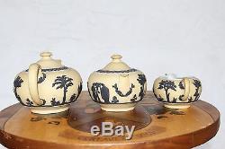 Antique Wedgwood Ensemble De Thé Yellow Jasper Ware (3 Pièces) Avec Black Relief, C. 1920