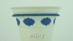 Antique Wedgwood Jasperware Vase Bleu & Blanc Acanthe Décoration De La Feuille C1810