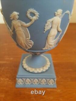 Antique Wedgwood Light Blue Jasperware Dancing Hours 6 1/4 Urn Vase 18 Siècle