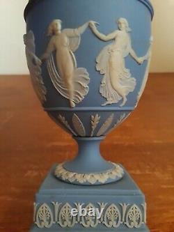 Antique Wedgwood Light Blue Jasperware Dancing Hours 6 1/4 Urn Vase 18 Siècle