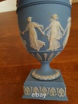 Antique Wedgwood Light Blue Jasperware Dancing Hours 6 1/4 Urn Vase 18 Siècle