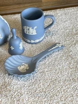 Articles miniatures en jaspe bleu Wedgwood, joli lot