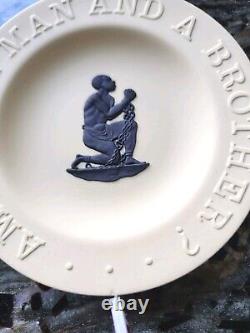 Assiette à épingles en jaspe noir de Wedgwood 'Esclavage, NE SUIS-JE PAS UN HOMME ET UN FRÈRE'