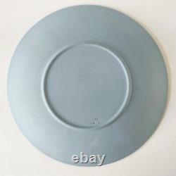 Assiette à gâteau en jaspe tricolore Wedgwood : Cupidon aiguisant sa flèche