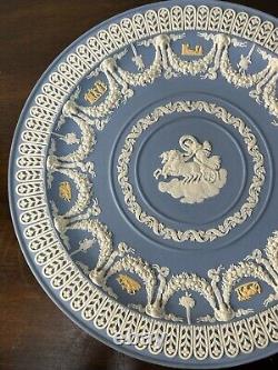 Assiette amphore en jaspe tricolore Wedgwood