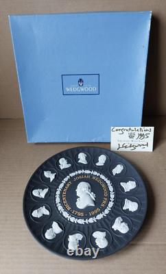 Assiette bicentenaire Wedgwood en jaspe noir signée par Lord Wedgwood 1995