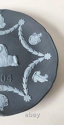 Assiette de l'année 2004 en porcelaine Wedgwood M Portland Blue et Blue Jasperware Mitsukoshi