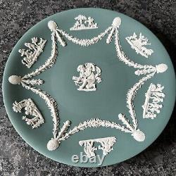 Assiette en jaspe Wedgwood teal de 22,5 cm. Très bon état.