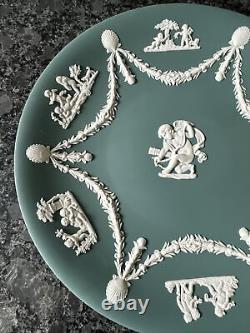 Assiette en jaspe Wedgwood teal de 22,5 cm. Très bon état.