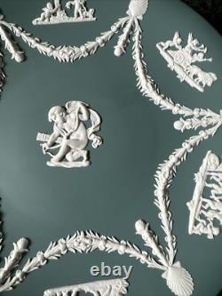 Assiette en jaspe Wedgwood teal de 22,5 cm. Très bon état.