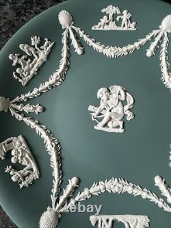 Assiette en jaspe Wedgwood teal de 22,5 cm. Très bon état.