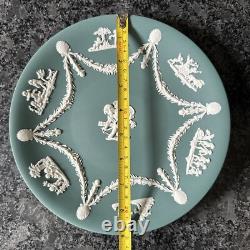 Assiette en jaspe Wedgwood teal de 22,5 cm. Très bon état.