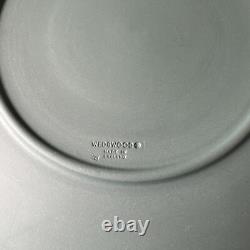 Assiette en jaspe Wedgwood teal de 22,5 cm. Très bon état.