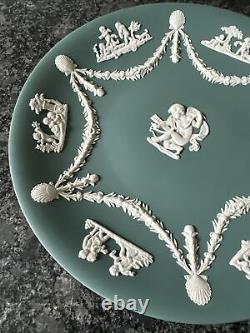 Assiette en jaspe Wedgwood teal de 22,5 cm. Très bon état.