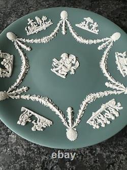 Assiette en jaspe Wedgwood teal de 22,5 cm. Très bon état.