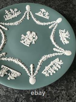 Assiette en jaspe Wedgwood teal de 22,5 cm. Très bon état.