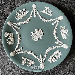 Assiette en jaspe Wedgwood teal de 22,5 cm. Très bon état.