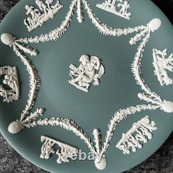 Assiette en jaspe Wedgwood teal de 22,5 cm. Très bon état.