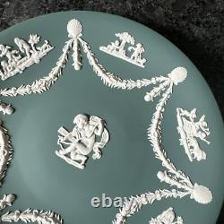 Assiette en jaspe Wedgwood teal de 22,5 cm. Très bon état.