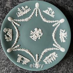 Assiette en jaspe Wedgwood teal de 22,5 cm. Très bon état.