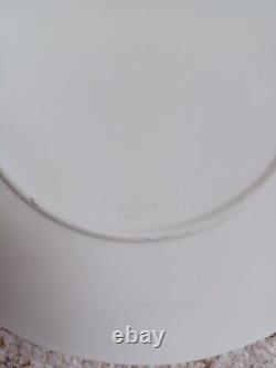 Assiette en jasper de Wedgwood bleu sur blanc avec chérubin RARE à trouver