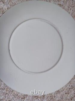 Assiette en jasper de Wedgwood bleu sur blanc avec chérubin RARE à trouver