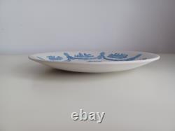 Assiette en jasper de Wedgwood bleu sur blanc avec chérubin RARE à trouver