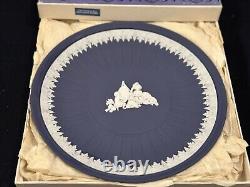 Assiette en porcelaine Jasperware Wedgwood bleu Portland Infant Academy avec boîte d'origine