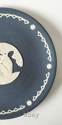 Assiette en porcelaine Jasperware Wedgwood bleue de Portland Adam