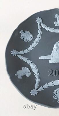 Assiette en porcelaine Wedgwood Jasperware bleue de Portland Mitsukoshi 2004 dans sa boîte