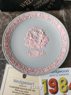 Assiette rare en jaspe gris et rose Wedgwood Mon Valentin 1985 édition limitée