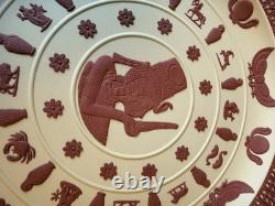 Assiette trophée Wedgwood Égyptienne Ankhesenamun en Jasperware Primrose édition limitée 500