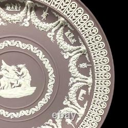 Assiette trophée Wedgwood en jaspe lilas Aurora et Pégase fabriquée en Angleterre