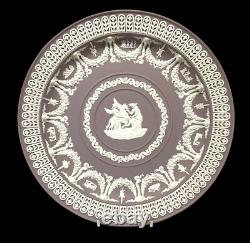 Assiette trophée Wedgwood en jaspe lilas Aurora et Pégase fabriquée en Angleterre