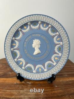Assiette trophée en jaspe argenté du jubilé royal Wedgwood Tricolore en jaspe Wedgwood