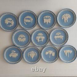 Assiettes de Noël de Londres en jaspe bleu Wedgwood 1969-1980 x 12