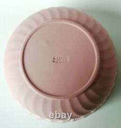 Bac à poudre flûté en jaspe rose Wedgwood avec couvercle