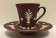 Baisse De Prix Plus! Crimson (wine) Demi-tasse Et Soucoupe Wedgwood, Série Prestige