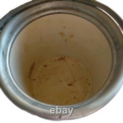 Baril à biscuits en jaspe lilas Wedgwood antique. Quelques problèmes, tampon peu clair.