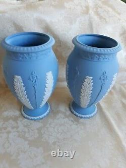 Belle Paire De Wedgwood Blue Jasper Ware 8 Vases Généreux