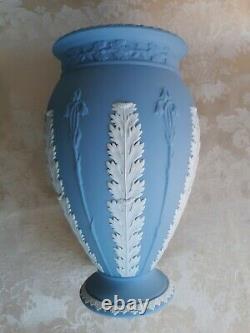 Belle Paire De Wedgwood Blue Jasper Ware 8 Vases Généreux