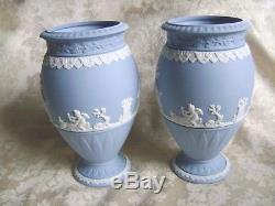 Belle Paire De Wedgwood Blue Jasper Ware Bountiful 8 Vases Sur Piédestal Menthe