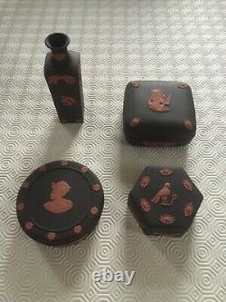 Belle Wedgwood Egyptian Terracotta Sur Black Jasperware. 4 Pièces Fantastiques