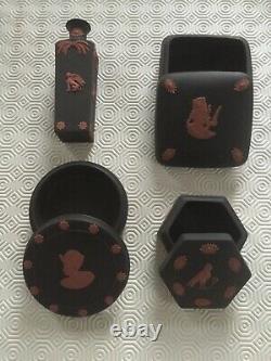 Belle Wedgwood Egyptian Terracotta Sur Black Jasperware. 4 Pièces Fantastiques