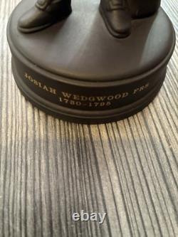 Belle figurine en jasper noir basaltique Wedgwood en édition limitée de Josiah Wedgwood