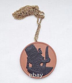 Bijoux pendentif en terre cuite et noir Wedgwood Egyptian Jasperware