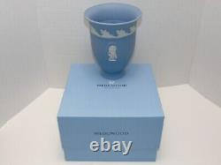 Blanc Sur Bleu Wedgwood Jasperware Vase Grand Pied Avec Boîte