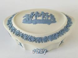 Boîte à bibelots Wedgwood Jasper bleue sur jaspe blanc en forme de bateau