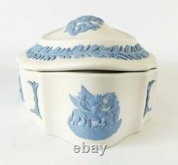 Boîte à bibelots Wedgwood Jasper bleue sur jaspe blanc en forme de bateau